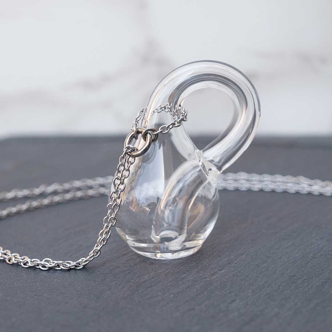 Boutique Academia - Wholesale Pendant/Charm Necklace - Klein Bottle Necklace0