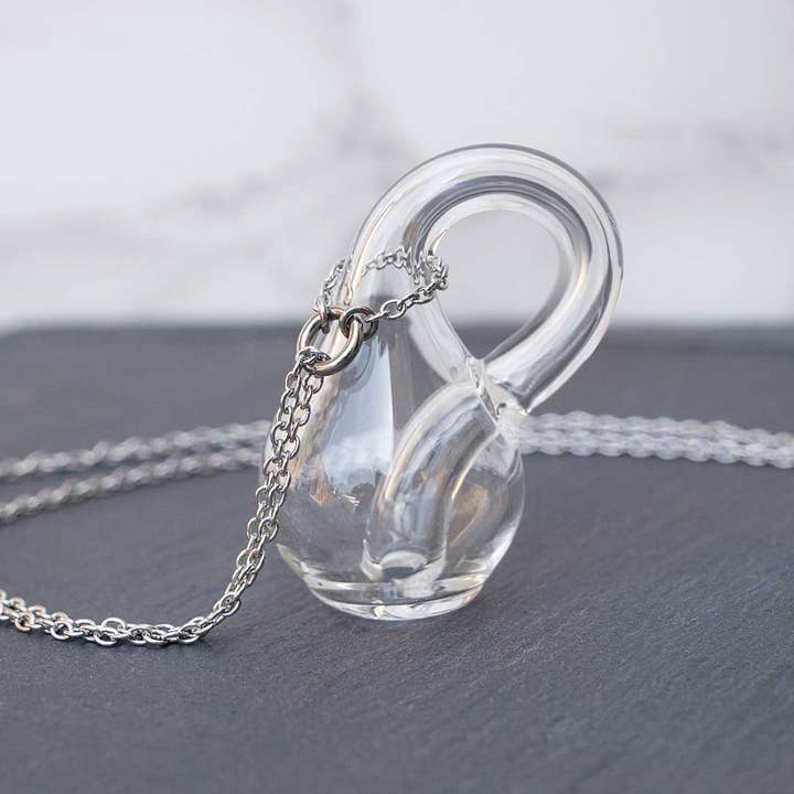 Boutique Academia - Wholesale Pendant/Charm Necklace - Klein Bottle Necklace