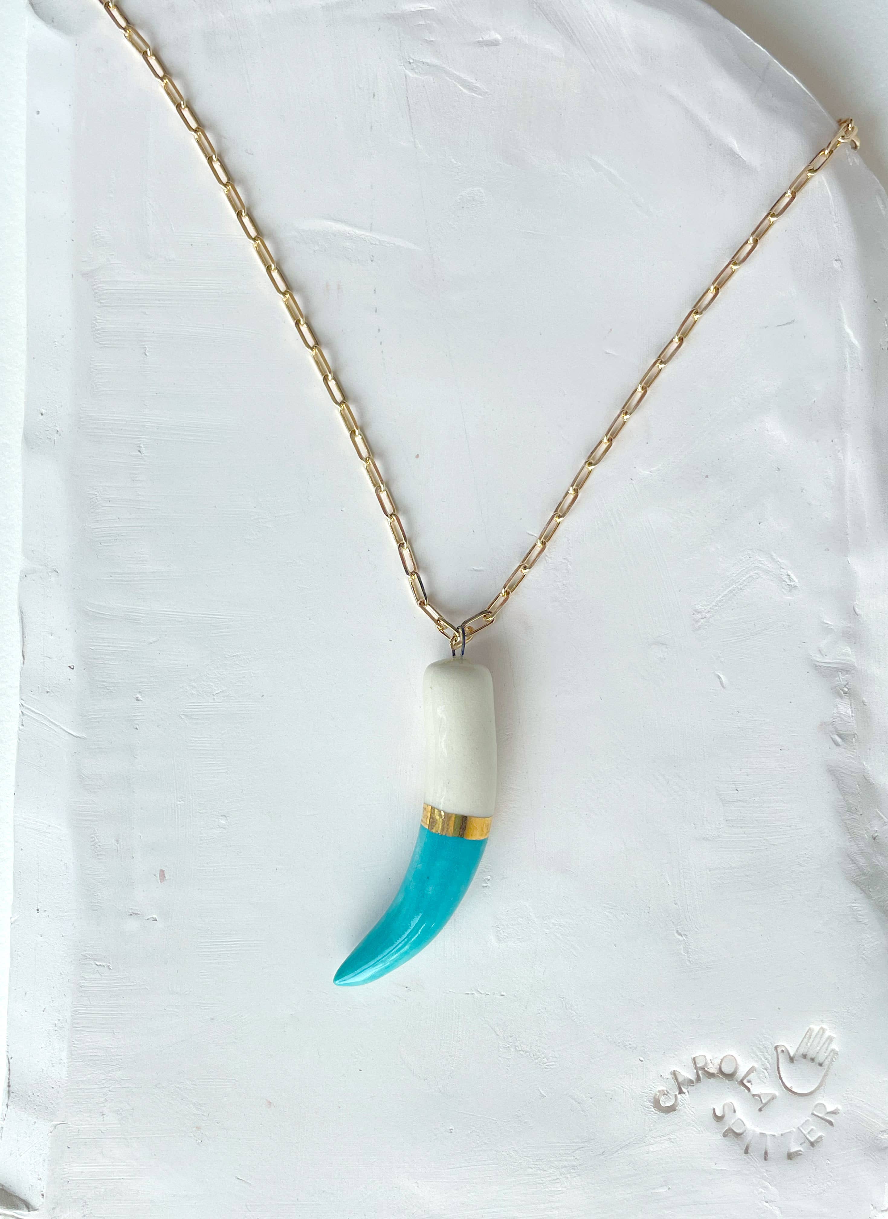 Carola Spitzer – wholesale Pendant/charm necklace – Shark tooth necklace3