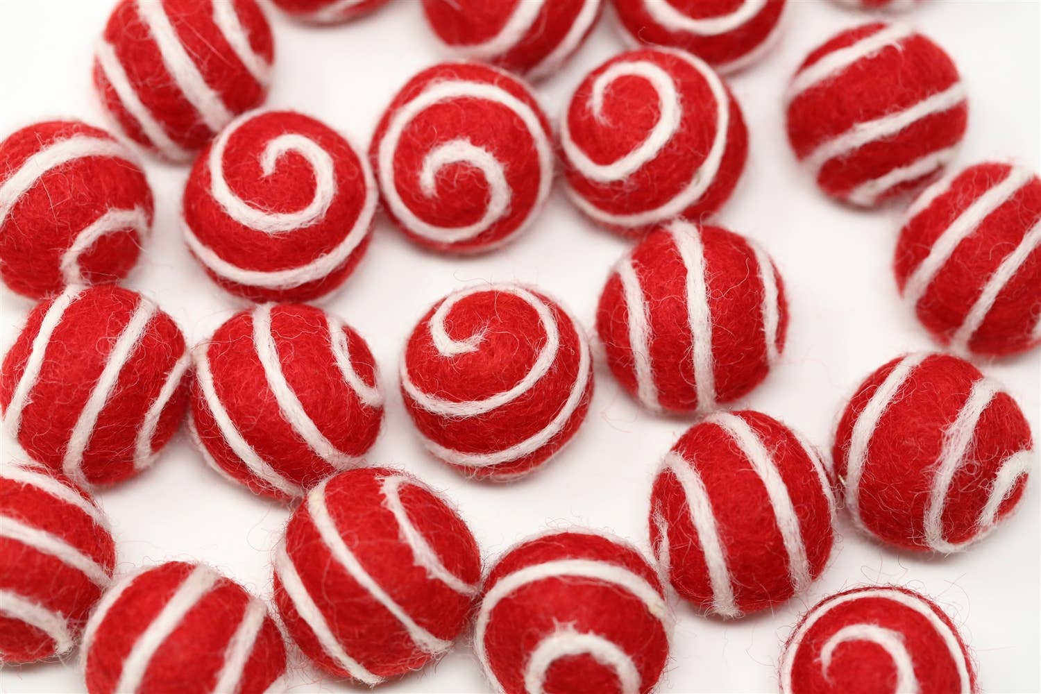 The Felt Pod - Wholesale Craft Supplies - Felt 2.5 CM Dots Swirls Pack of 10 Balls - Red0