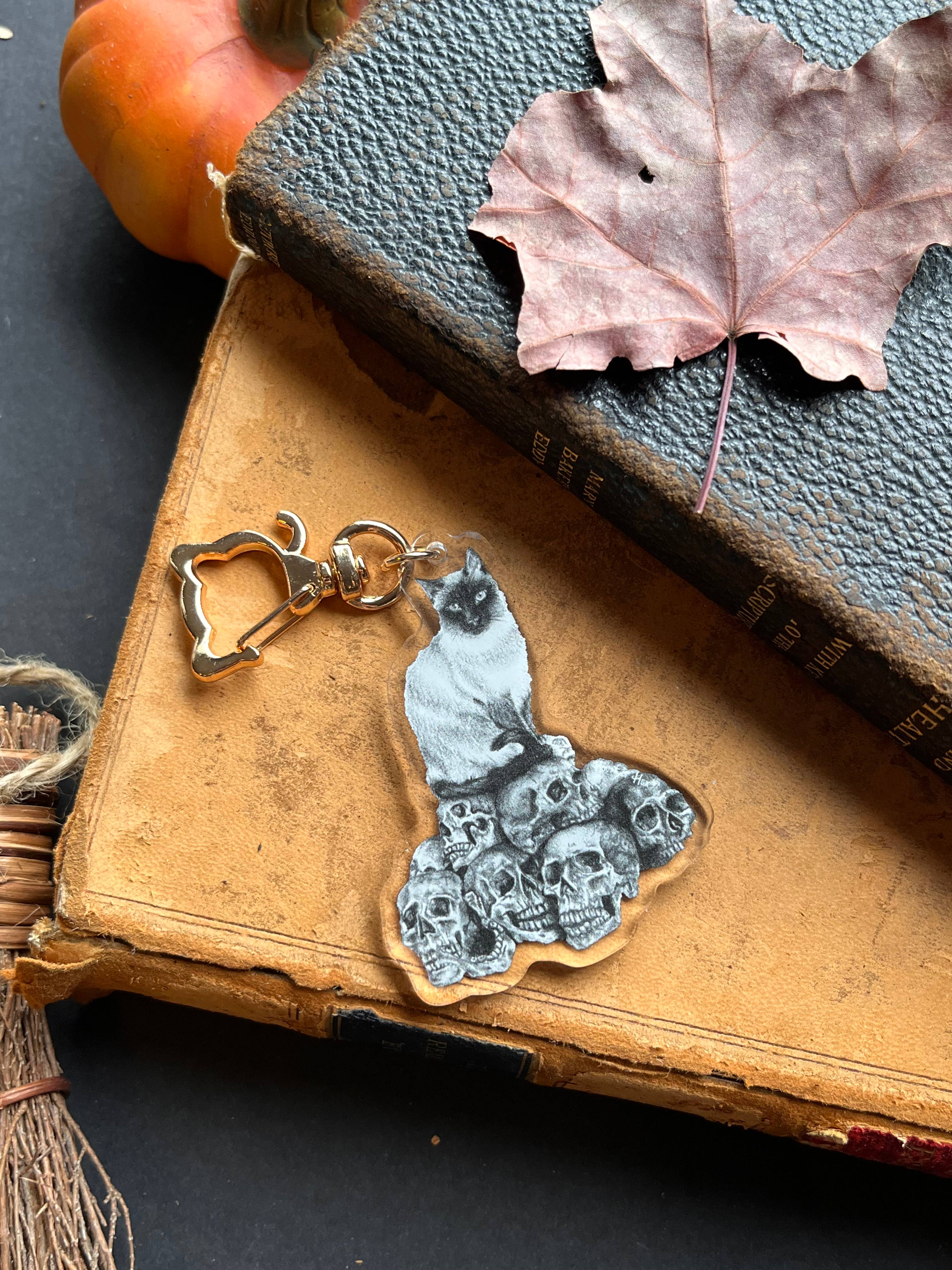 House of Hex - Venta al por mayor Llavero - Mujer - Llavero con forma de calavera de gato | accesorios | decoración de brujas | bruja2