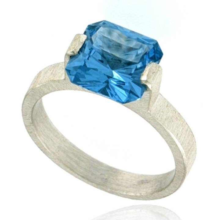 KF 766SBT for wholesale by Mysterium Collection