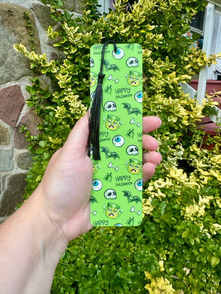 Marque-page de Halloween Frank & Bats Green Happy avec pompon pour la vente par Lucky Pixels