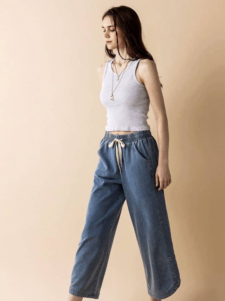noflik - Wholesale Jeans - Women's - Denim Wide Leg Crop Pants with Dolphine Tail Hem -INP1021..