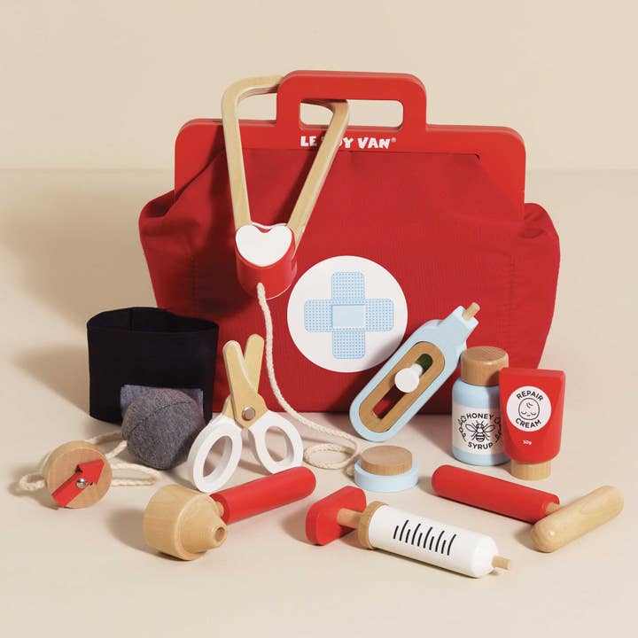 Vintage Doctor Roleplay Wooden Kit for wholesale by Le Toy Van
