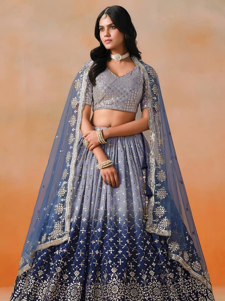 Lehenga Choli Bleu Marine en Georgette Bicolore pour Mariage et Festival Indien & Pakistanais - Broderie à Sequins, Travail de Zari pour la vente par HATKE BRIDE