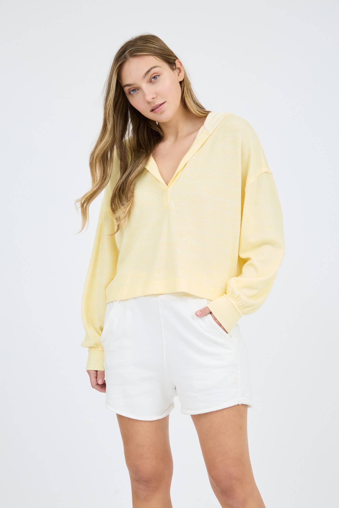 Blu Pepper – wholesale Stickad topp - Dam – Huvtröja med delad hals och långa ärmar i stickat tyg3