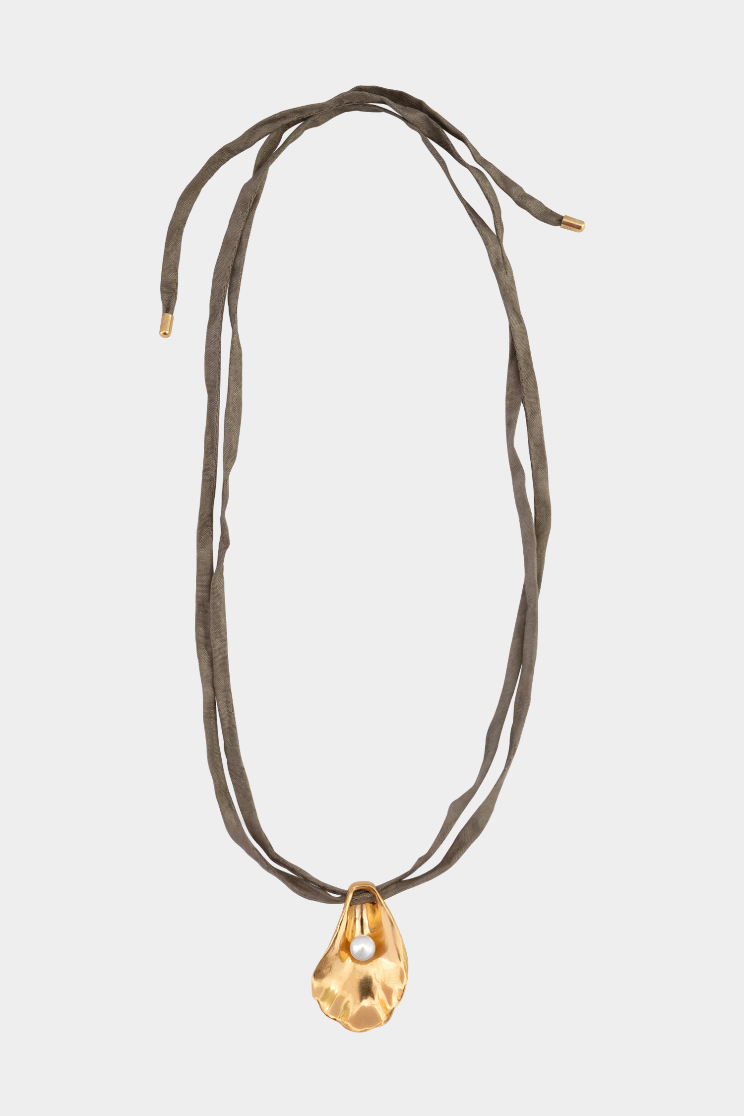 Kara Yoo - Vendita all'ingrosso Collana con ciondolo/pendaglio - Collana di Conchiglie d'Ostrica su Seta Grezza1