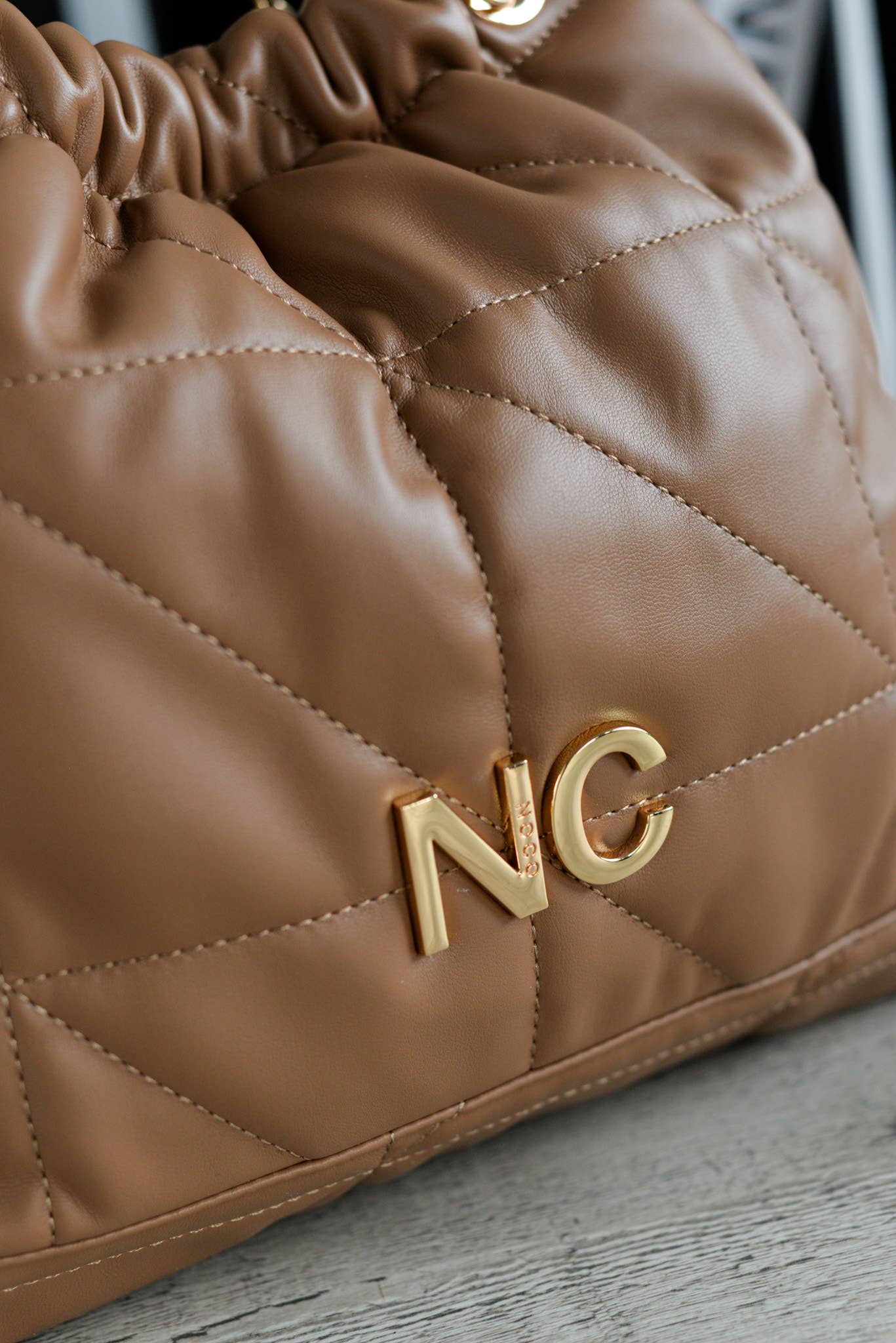 NOCO – Engroshandel Skuldertaske – til kvinder – Vegansk Læderjakke NC Syet Brun2