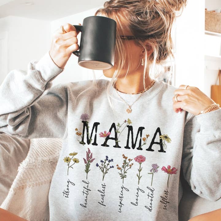 Sweat-shirt graphique surdimensionné FLORAL MAMA pour la vente par A. BLUSH CO