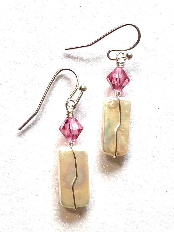 Pendientes de perlas Biwa y cristales Swarovski de grado AAA, color rosa para venta al por mayor de Beaded Vision Jewelry