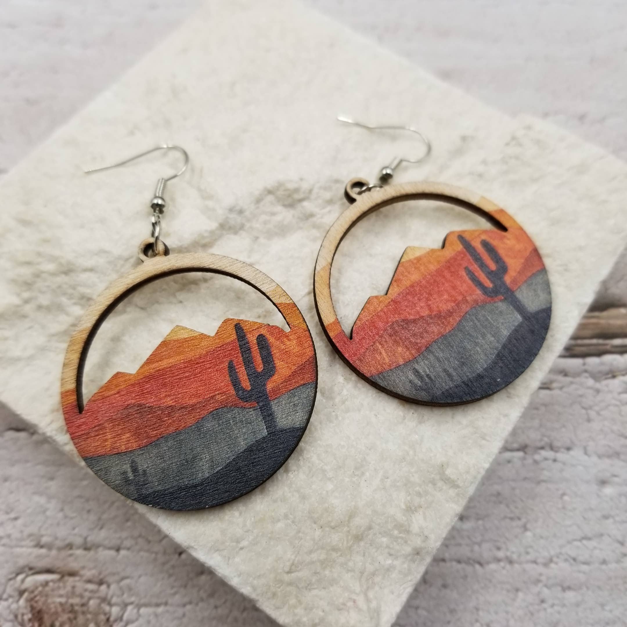 Treasure Wholesale - Wholesale Dangle Earrings - Western Desert Cactus Round Earrings1