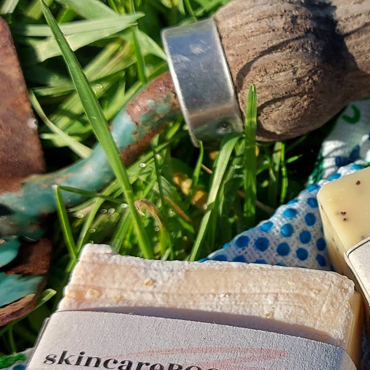 SkincareBOOtique - Wholesale Bar Soap - Gardeners Hands Scrub Soap cruelty and plastic free vegan2