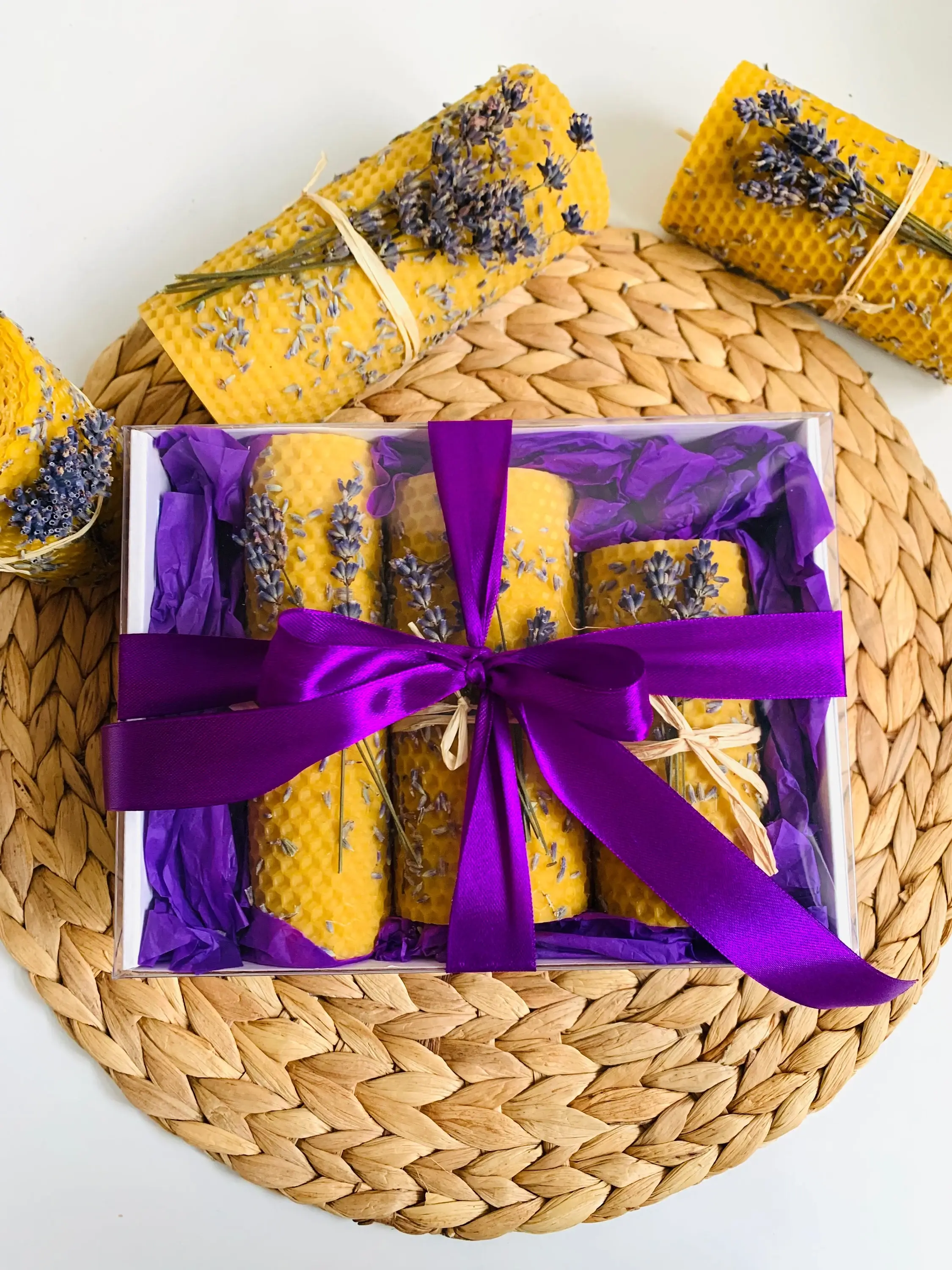 HoneyGifts - Wholesale Zuilkaars - Lavendel 100% zuivere bijenwas kaars5