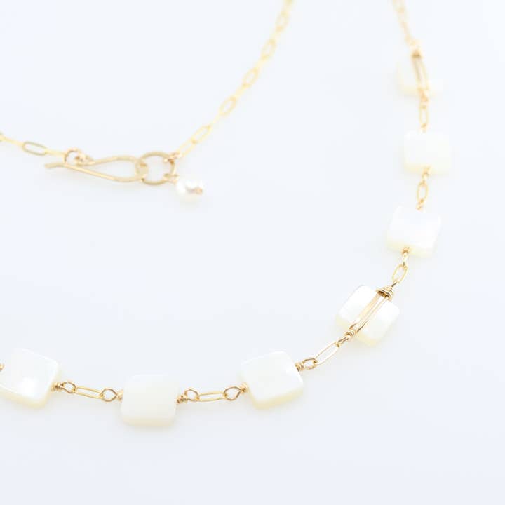 Colar de Corrente em Madrepérola de Corte Quadrado em Paperclip por atacado de J. Mills Studio