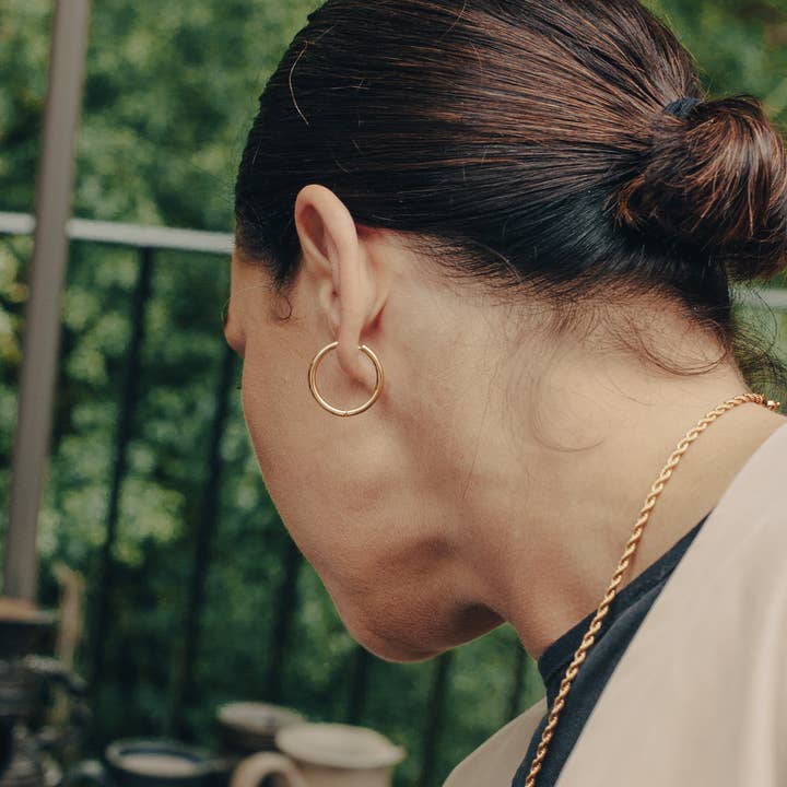 Nordic Muse – Engroshandel Hoops – Guld Everyday Hoop Øreringe 2cm, Vandtæt5