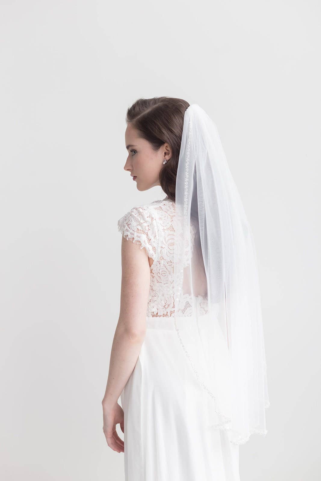 allureweddingjewelry – Véu - Mulher por atacado – Véu de Noiva com Borda de Pérolas e Miçangas3