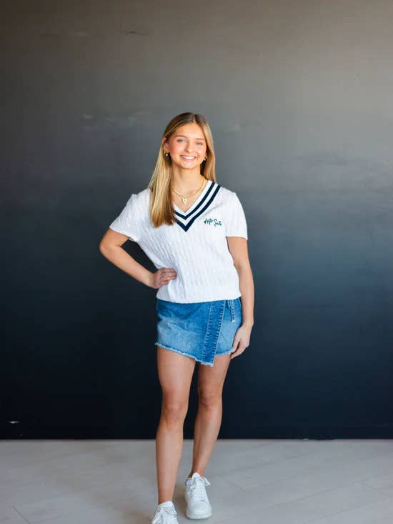 SWEATER x vetter - Wholesale Knit Sweater - Women's - S/S Cable V Neck Sweater 1