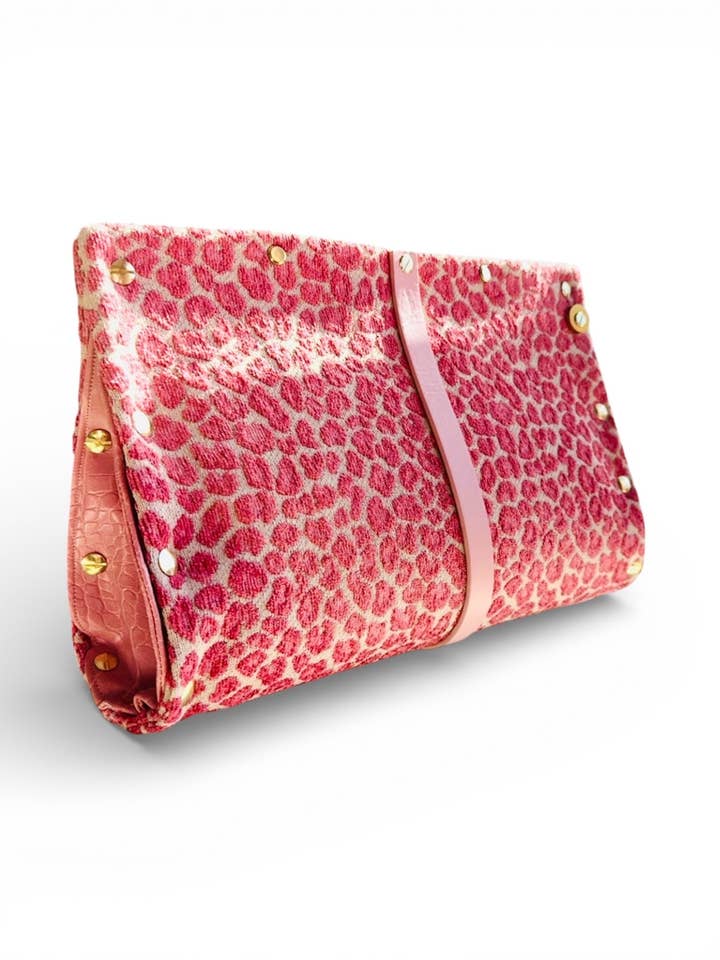 Pochette en chenille léopard rose pour la vente par Soderena Designs