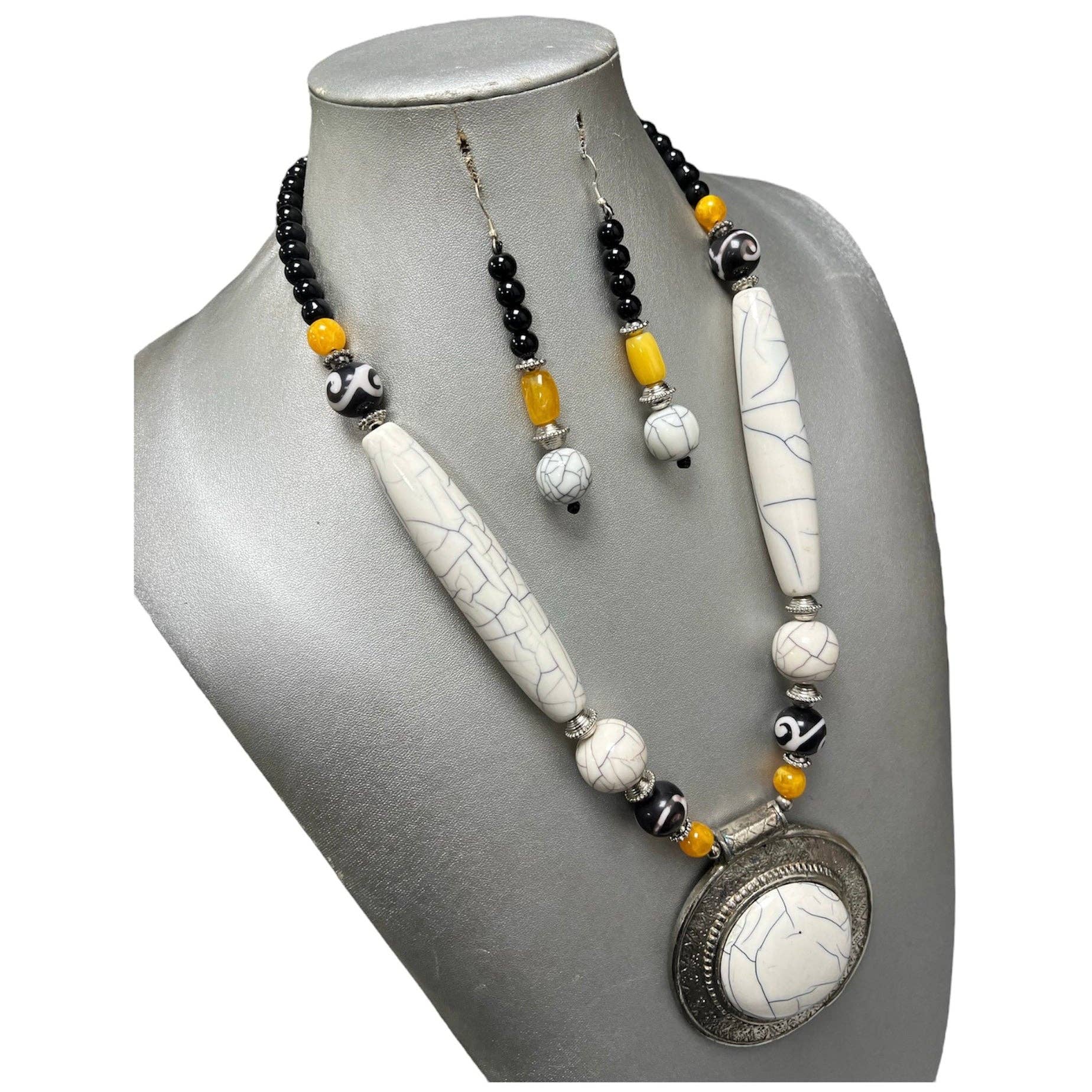 African Stars - Wholesale Jewelry Set - Women's Colored Wooden Necklace Set With Large Pendant -- Jewelry 497