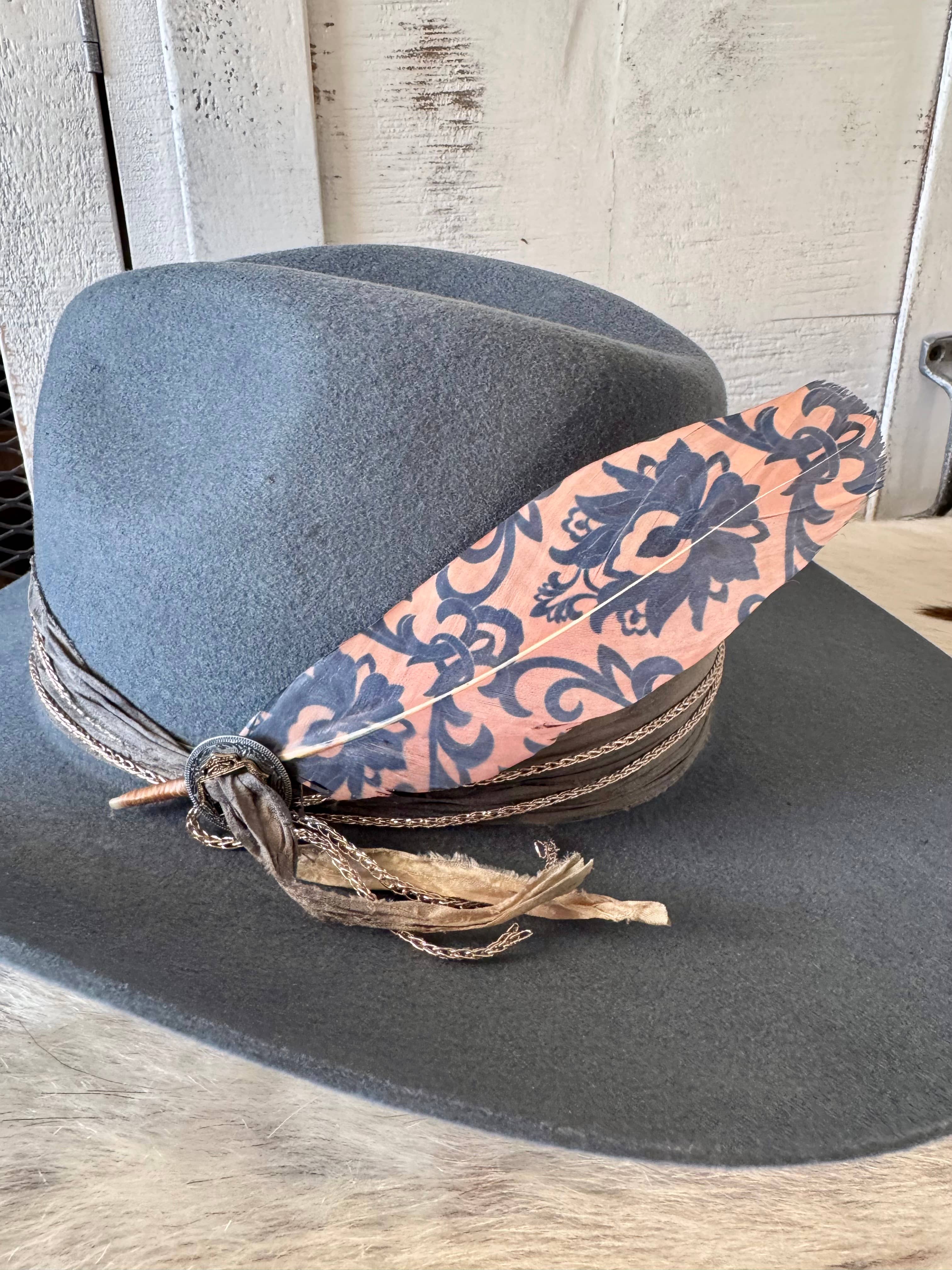 Buckaroo Supply Company – wholesale Hattaccessoar - Dam – Djupblå rullhattfjäder - Västernhattstillbehör2