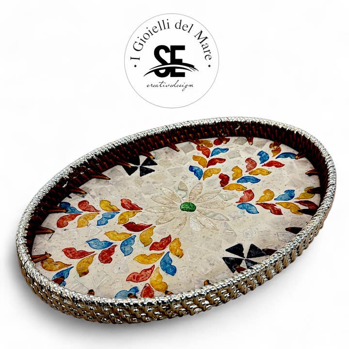 Vare nr. 21241 Ovalt bakke i rattan belagt med sølv og perlemorsmosaik for engroshandel hos I Gioielli del Mare di Salvatore Esposito