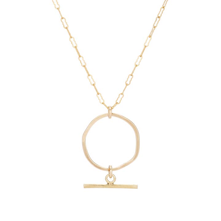 Collana Mantra: cerchio e ciondolo a barra riempito in oro martellato per la vendita all'ingrosso da parte di Freshie & Zero