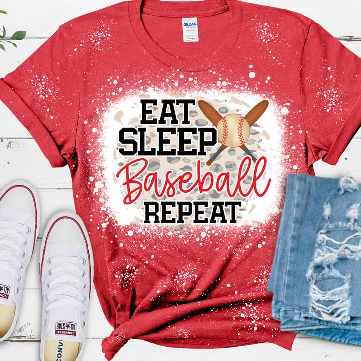 T-shirt de baseball blanchi pour femmes - Léger et vintage pour la vente par Small Town Southern Chic