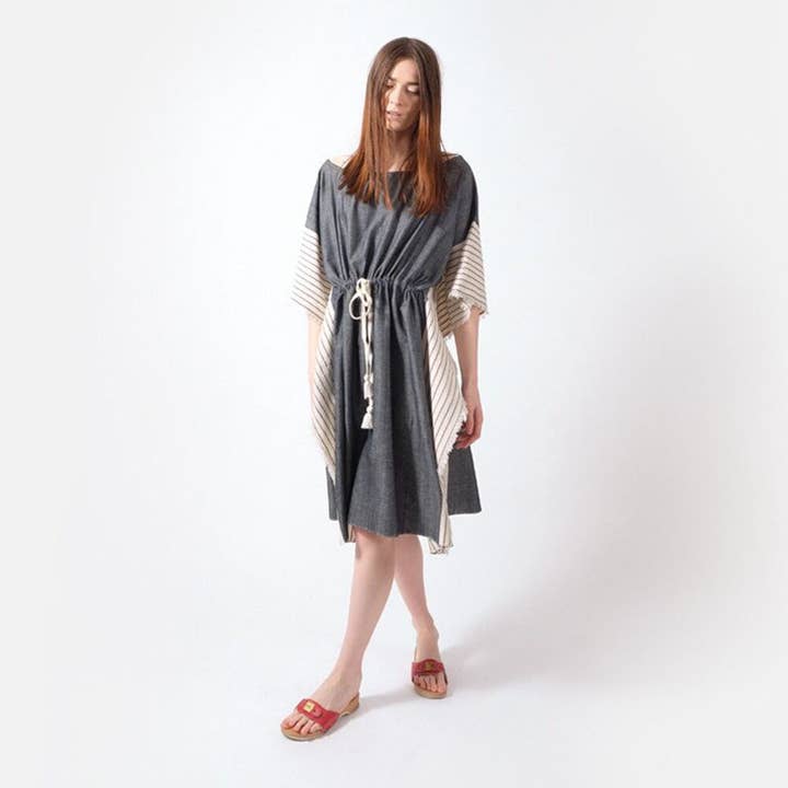 Charbon Varkala Kaftan pour la vente par Kara Weaves