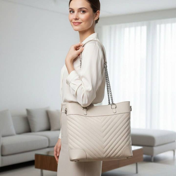 Women’s Genuine Leather Chain Bag with Detachable Crossbody Strap, Made in Italy, art. 112687 for wholesale by Suie Valentini srl