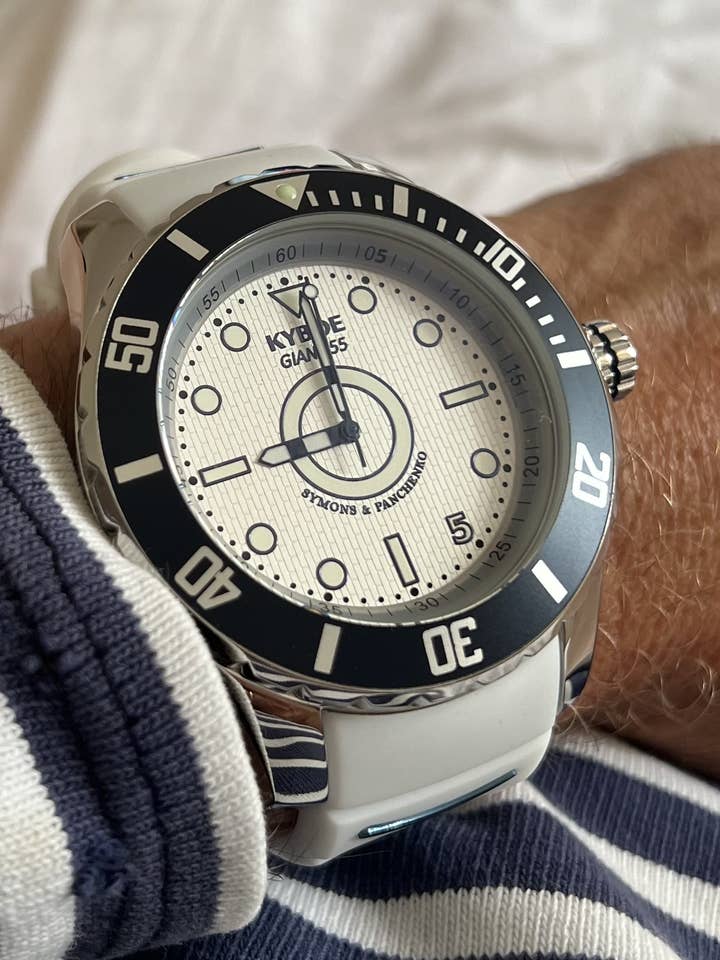 Kyboe Giant 55 Railay silverpolerat armbandsur med 3 visare, 10 ATM för wholesale av Symons & Panchenko