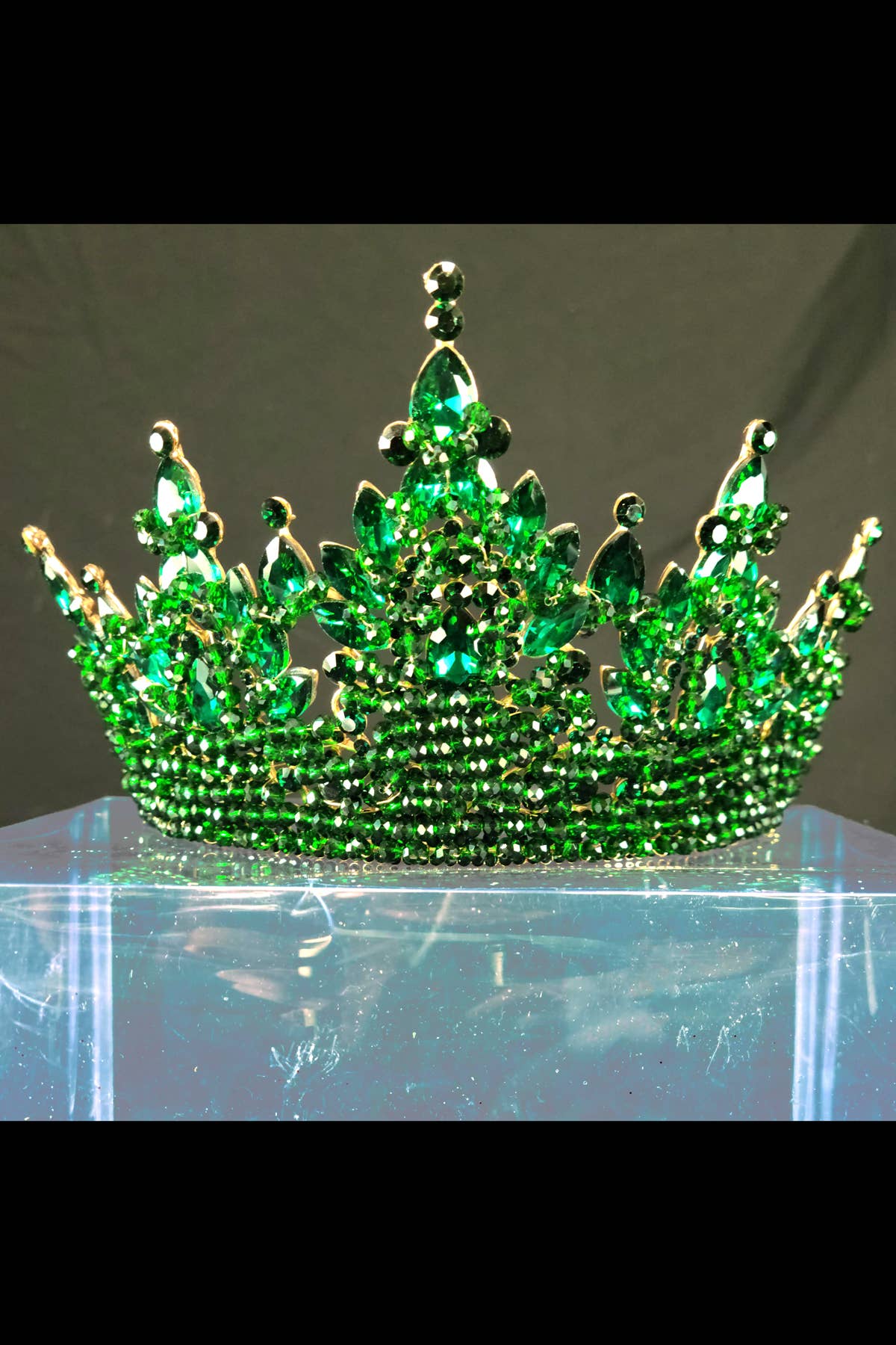 Chicas - Wholesale Tiara - Women's - Beautiful metal tiara with crystal balls and jewels HT97715