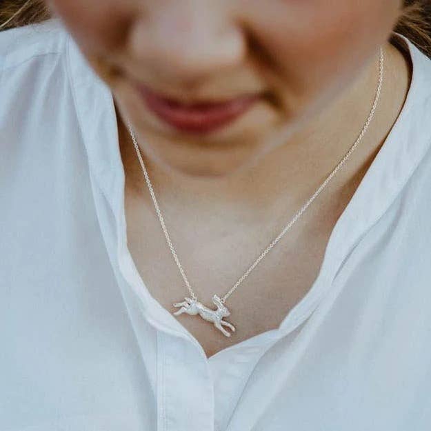 REEVES & REEVES - Vendita all'ingrosso Collana con ciondolo/pendaglio - Collana Lepre Running1