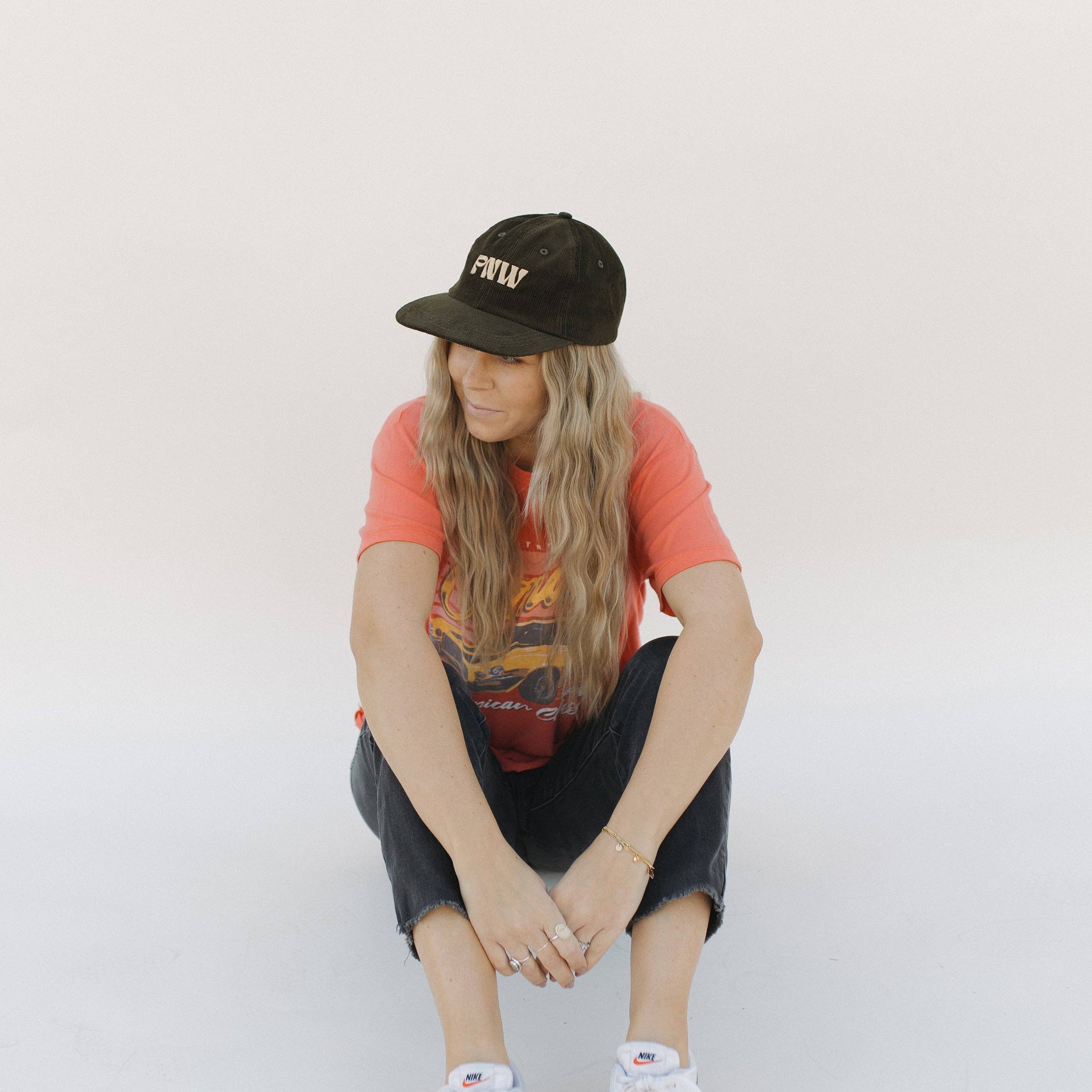 Sleepy Mountain – Engroshandel Trucker hat - Unisex – PNW Broderet Fløjlshat6