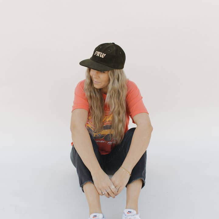 Sleepy Mountain – Engroshandel Trucker hat - Unisex – PNW Broderet Fløjlshat6