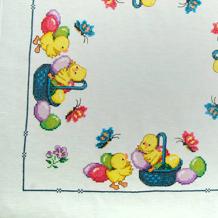 Duftin – Großhandel Bastelset – Tischdecke zum Selbermachen, gestempelt, Kreuzstich, mit Ostermotiv, Küken und Eiern