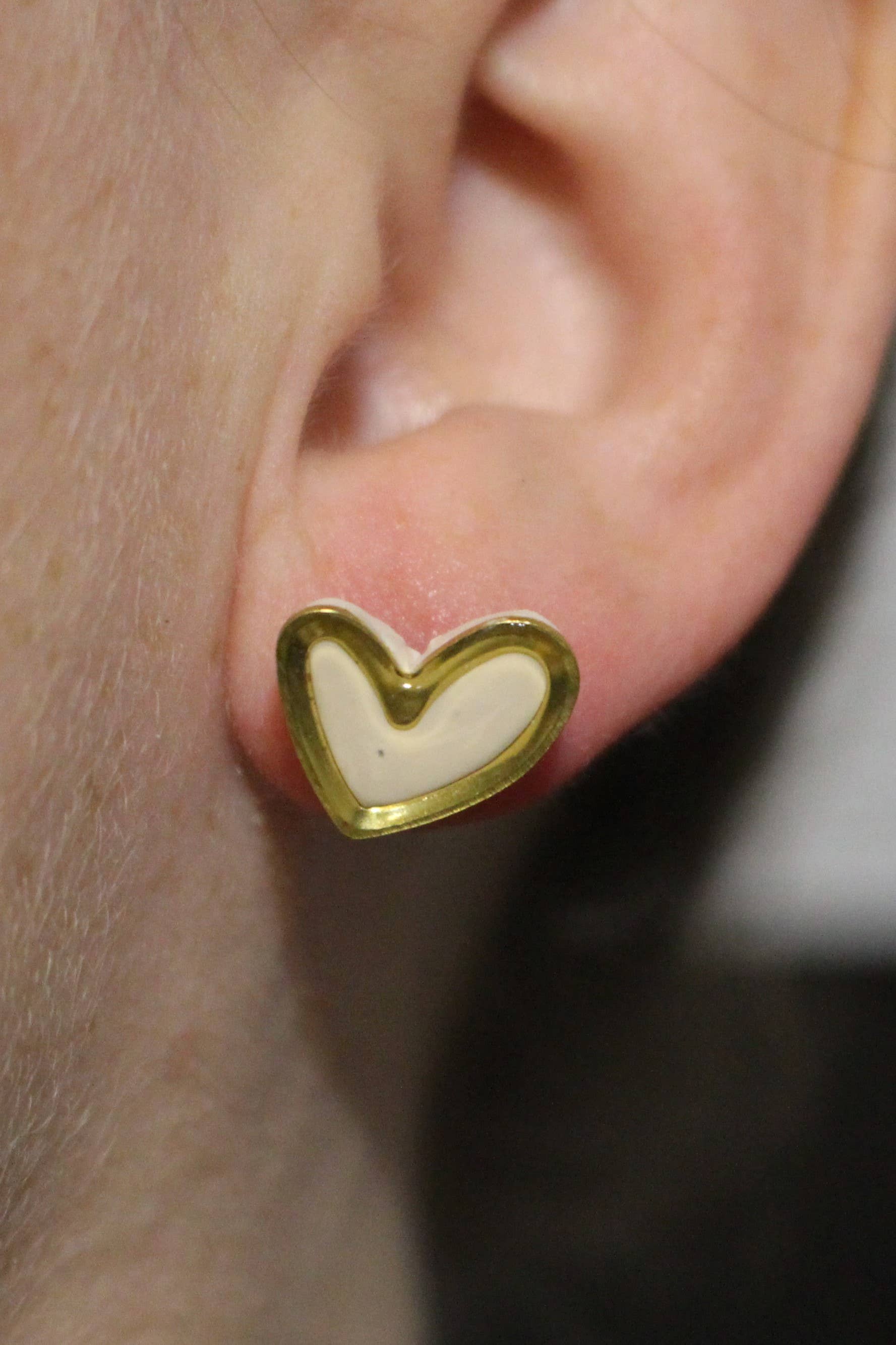 Fern and Arrow co. - Wholesale Jewelry Set - Daisies and hearts stud pack- Polymer clay stud earrings2