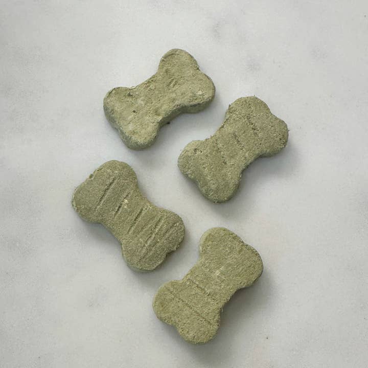 Paw Paw Patisserie™️ | Treats That Love Your Dog Back💞 - Wholesale Pet Treats - Dog - Freeze Dried Lamb & Spinach1