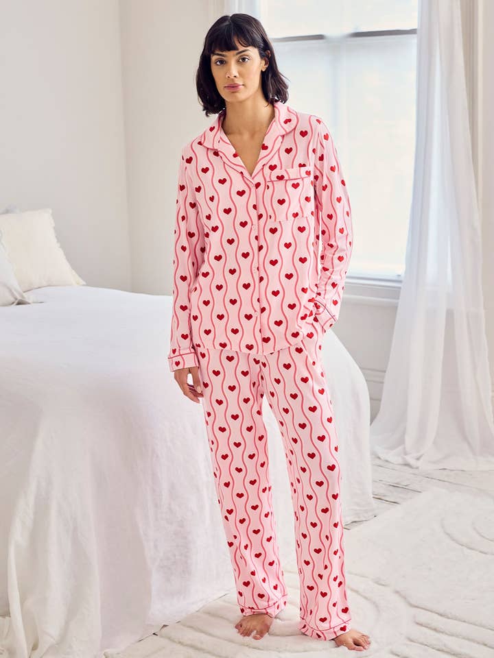 Pyjama-Set mit Herzmuster und welligen Streifen für den Großhandel von Chelsea Peers