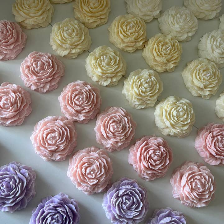 La Binibini – Engroshandel Gavelys – Duftlys i soja med pæonform