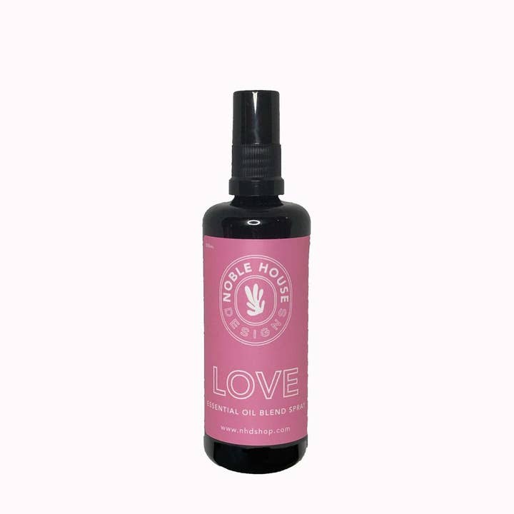 Love Essential Oil Spray Tout-en-un pour la vente par Noble House Designs