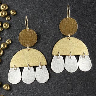 Oorbel met schijfschijfjes en bloemblaadjes (e-um51) voor wholesale door Zina Kao Exclusives