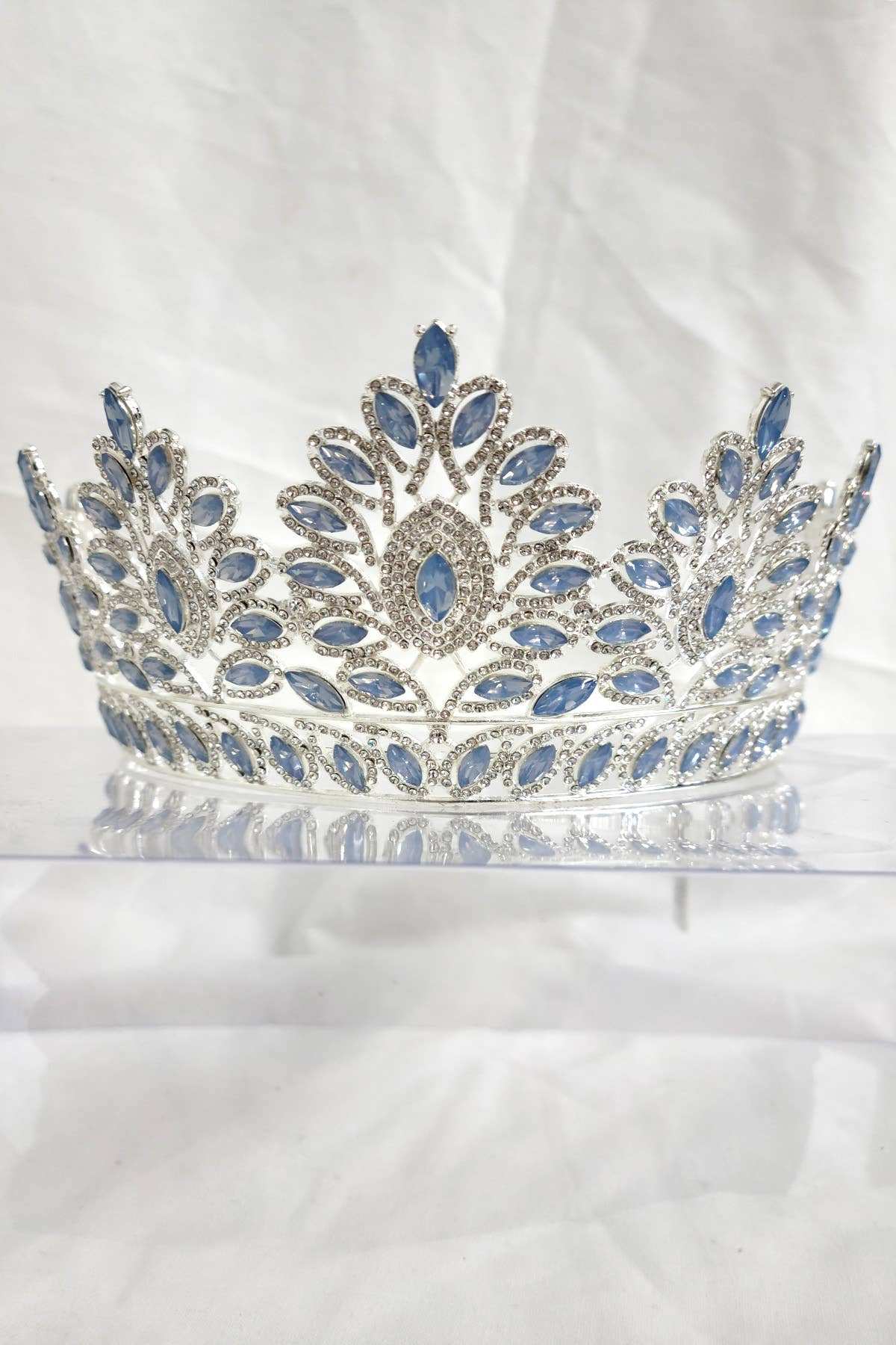 Chicas - Wholesale Tiara - Women's - One Size Fits All Metal Tiara With Rhinestones. HT93718