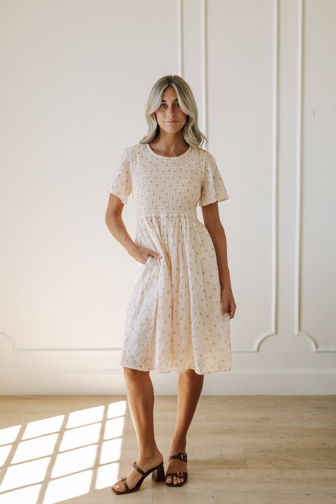 Fehrnvi Apparel - Vendita all'ingrosso Vestito - Donna - Abito Maylee in Pesca