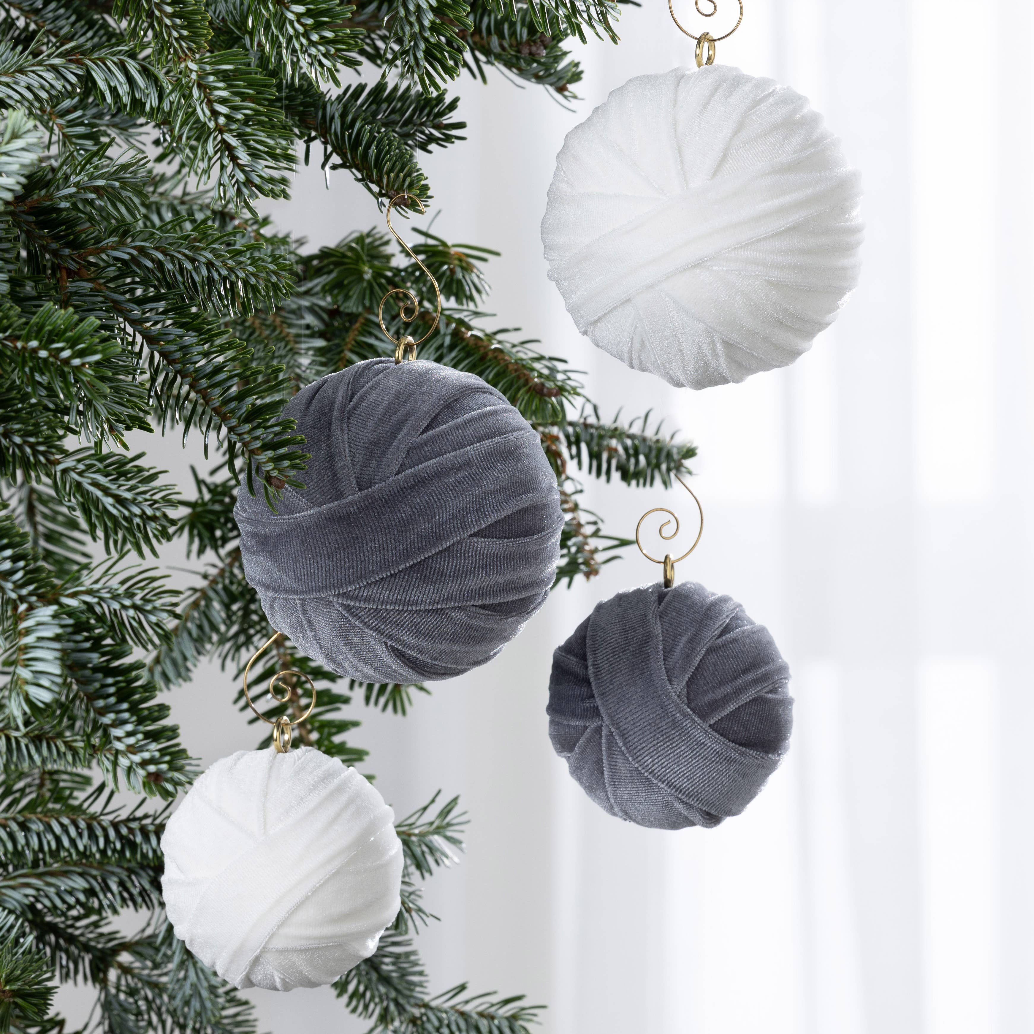 Your Heart's Content – wholesale Ornament – Velvet sphere ornaments for trees, garland, mantel decor5