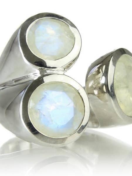 Drei-Steine-Jaipuri Non-Connect Ring weißer Mondstein für den Großhandel von Sikara & Co.