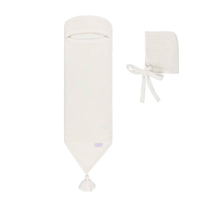 Stickat Cocoon Set ~ Off White för wholesale av Bon Knit