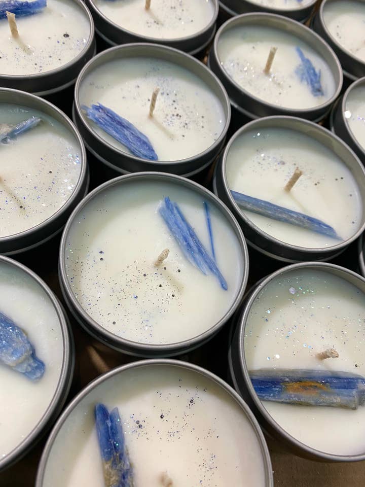 Bougie en cristal bleu Atlas pour la vente par Sapphire & Sage