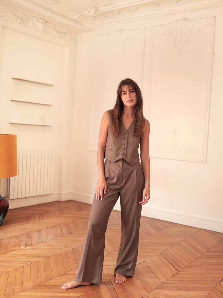 Brown suit pants for wholesale by Laura Laval Paris