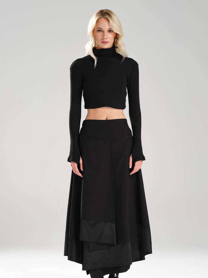 Jupe longue noire en coton avec détails en satin, poches et large pour la vente par DesignofBoho